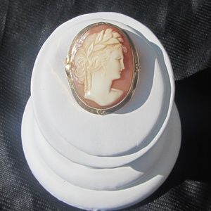 Yellow Gold Cameo Brooch From Art Deco Period!